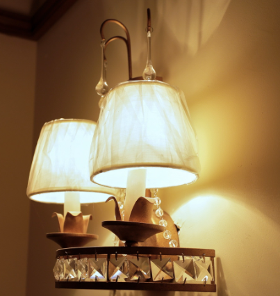 b1a6b04bffb4cfc0a4ac66dd6745355e.png 臺(tái)燈.png