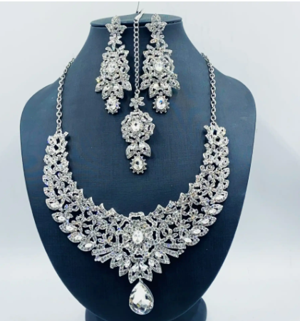 2c19a07bce42a13633a45a06396b7e89.jpg 首飾.jpg